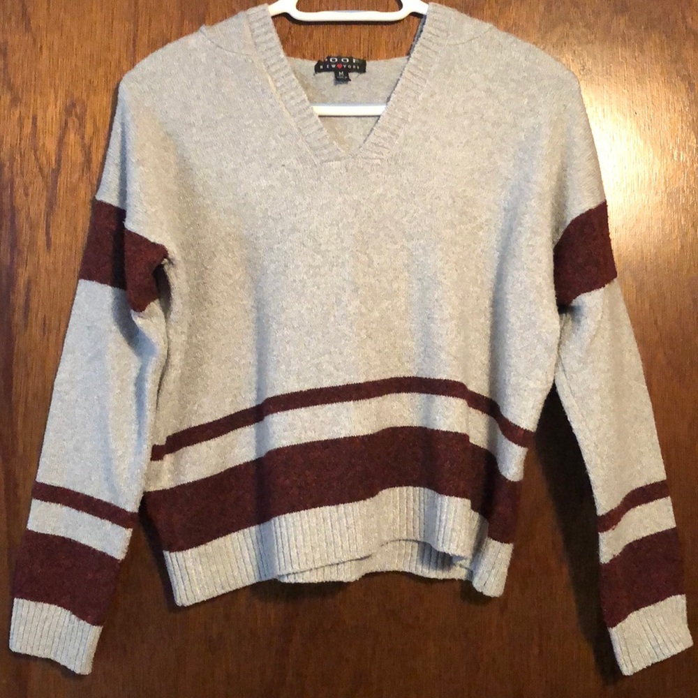 Long sleeve hooded crop top